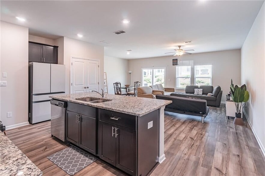 Building Photo - 1452 Villageside Ct