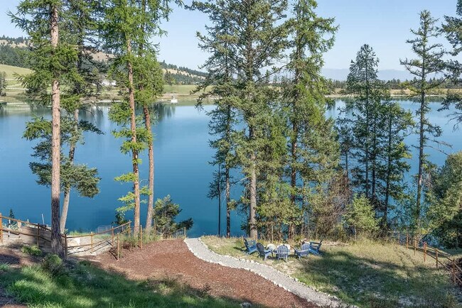 Building Photo - 402 N Foys Lake Dr