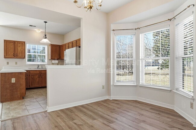 Building Photo - 2930 Queensland Dr