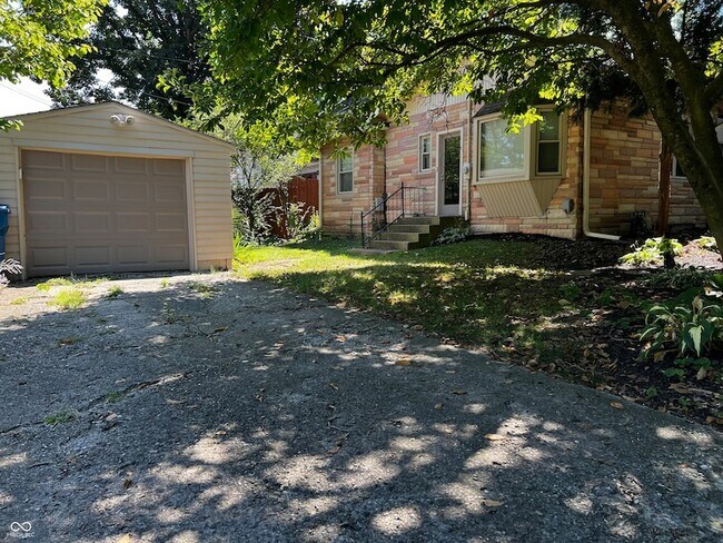 Building Photo - 1402 Kessler Blvd E Dr