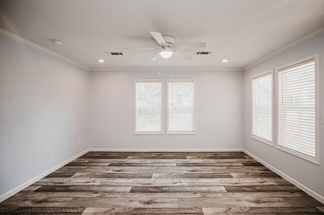 Building Photo - Inviting 3 bed, 2 bath Mount Pleasant rental