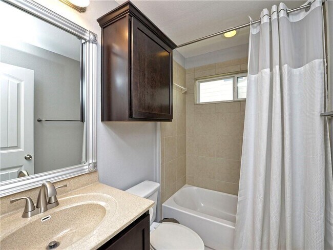 Building Photo - 11617 Harpster Bend