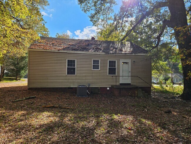 Building Photo - 1301 Ray Ave