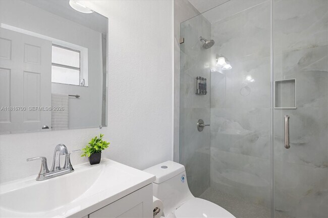 Building Photo - 5726 SW 20th St