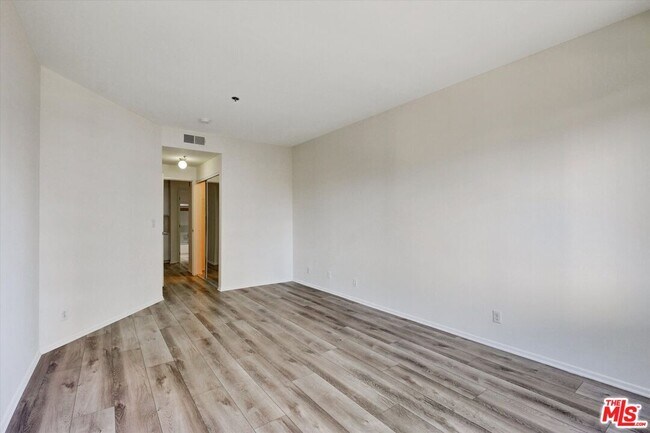 Building Photo - 10600 Wilshire Blvd