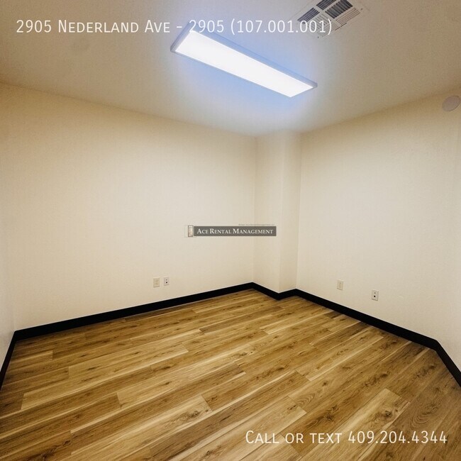 Building Photo - 2905 Nederland Ave