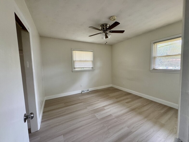 Building Photo - 20 Sandra Dr