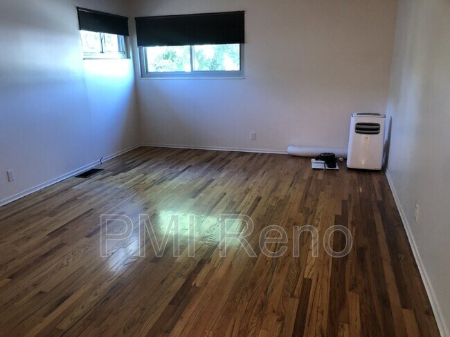 Building Photo - 2780 Lakeside Dr