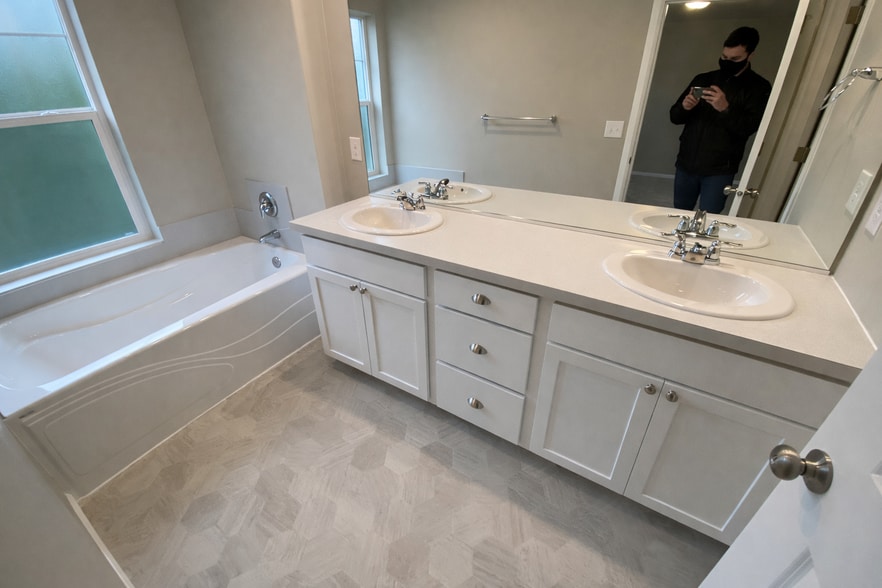 Master Bathroom - 13157 175th Ave E
