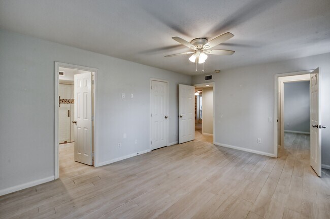 Building Photo - 1860 White Oak Dr