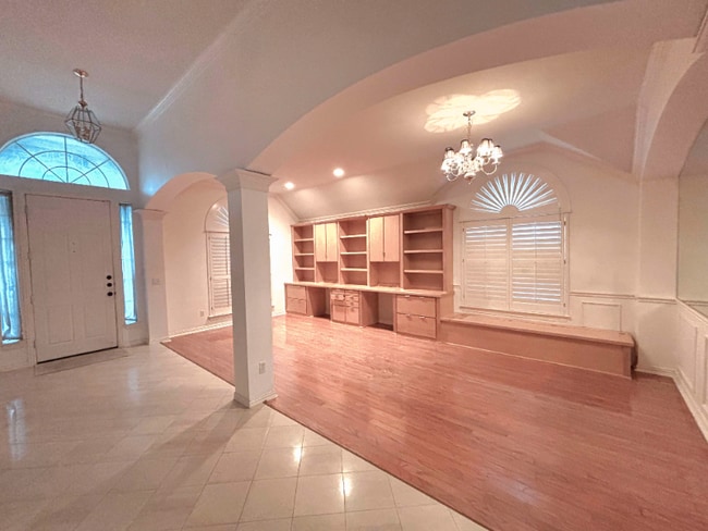 Building Photo - 4571 Hawkhurst Dr