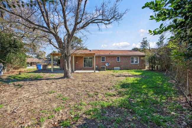 Building Photo - 1321 Briarfield Ave