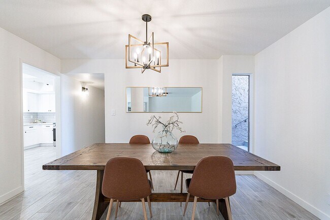 Building Photo - Live in luxury in this Scottsdale condo!