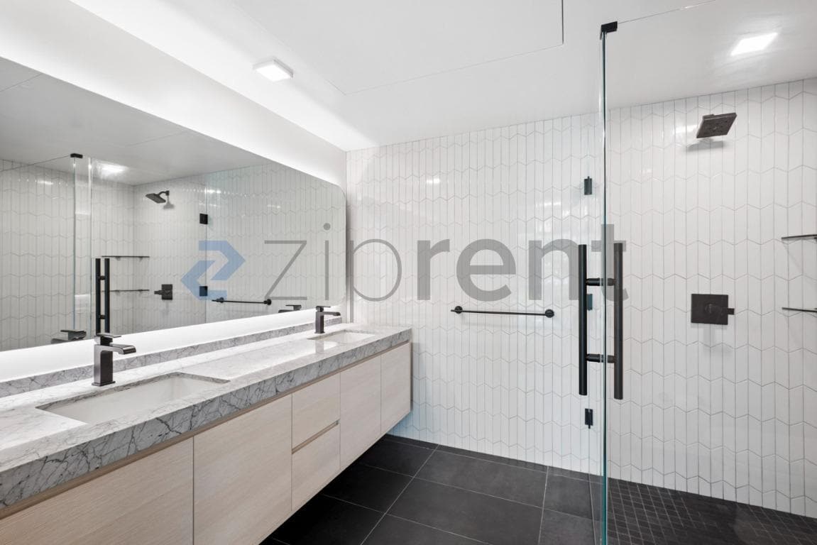 Building Photo - Unit 214