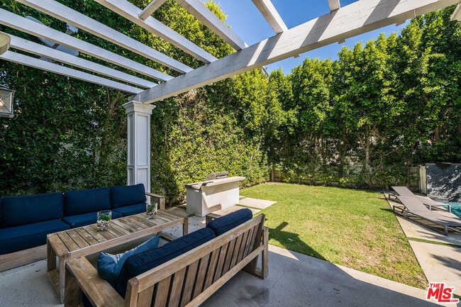 Building Photo - 4268 Colbath Ave