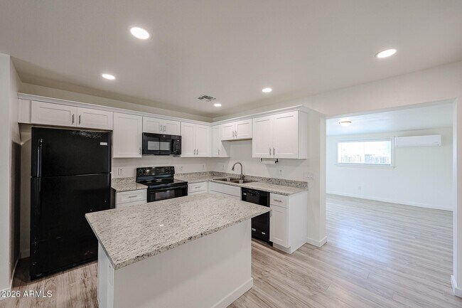 Building Photo - 7014 N 77th Ave