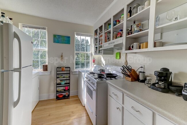 Building Photo - 35 Ashton St