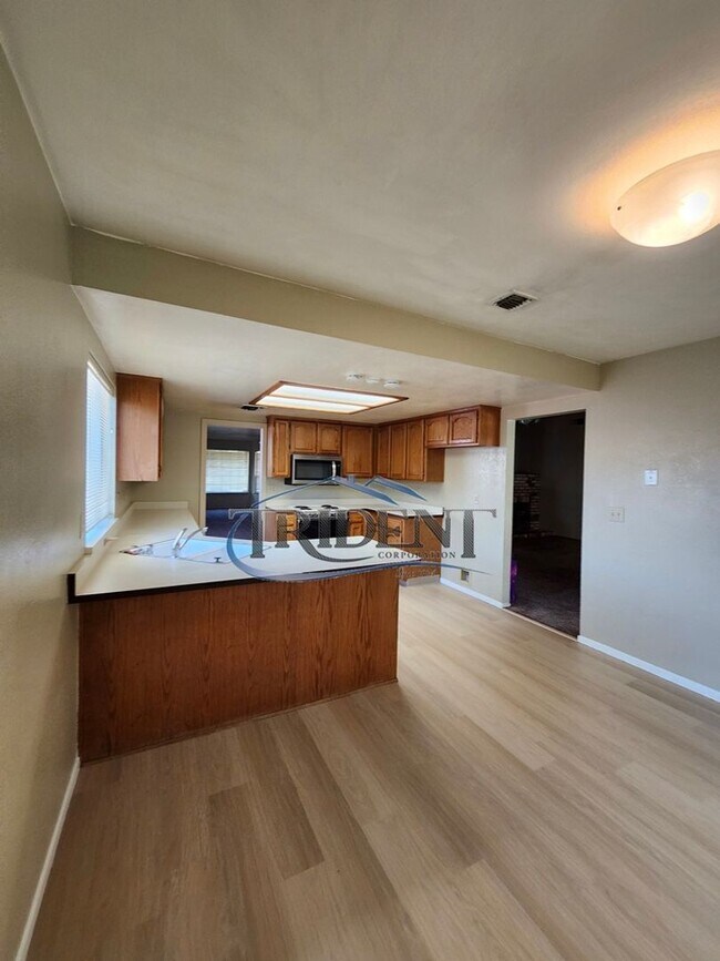 Building Photo - Beautiful Yuba City home on a large lot