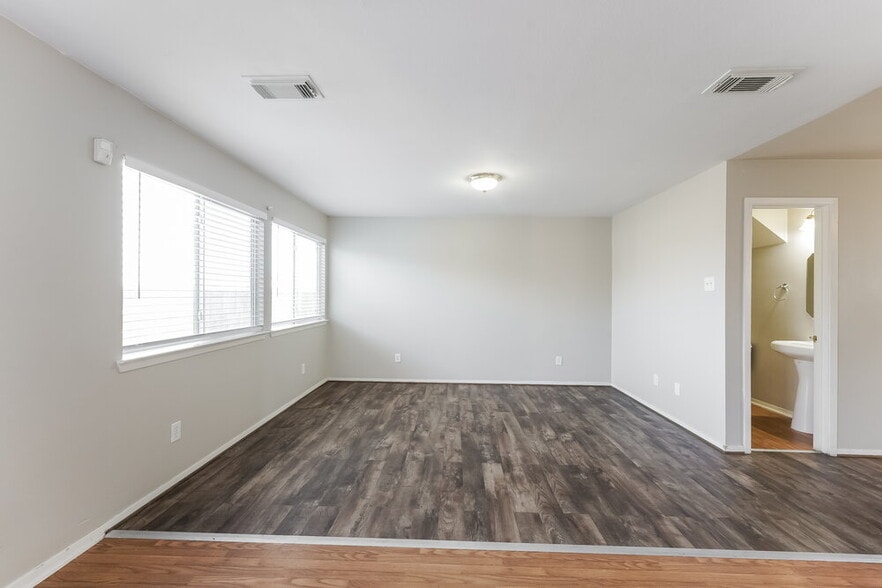 Building Photo - 20640 Patriot Park Ln