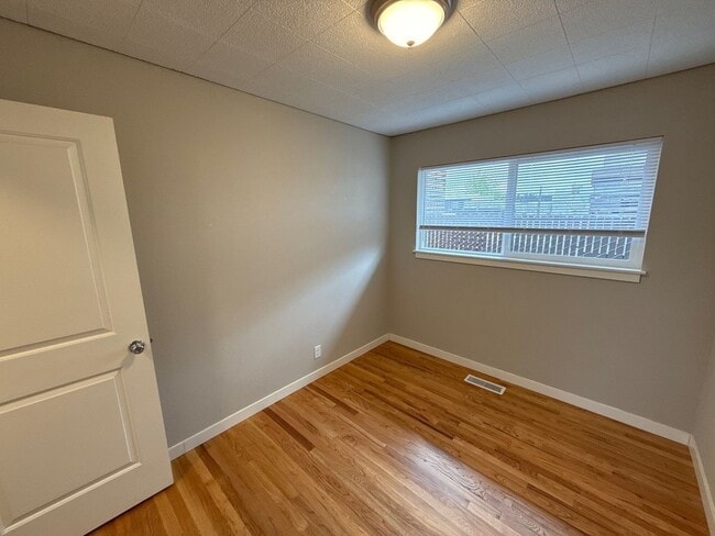 Building Photo - 2236 Hoyt St SE