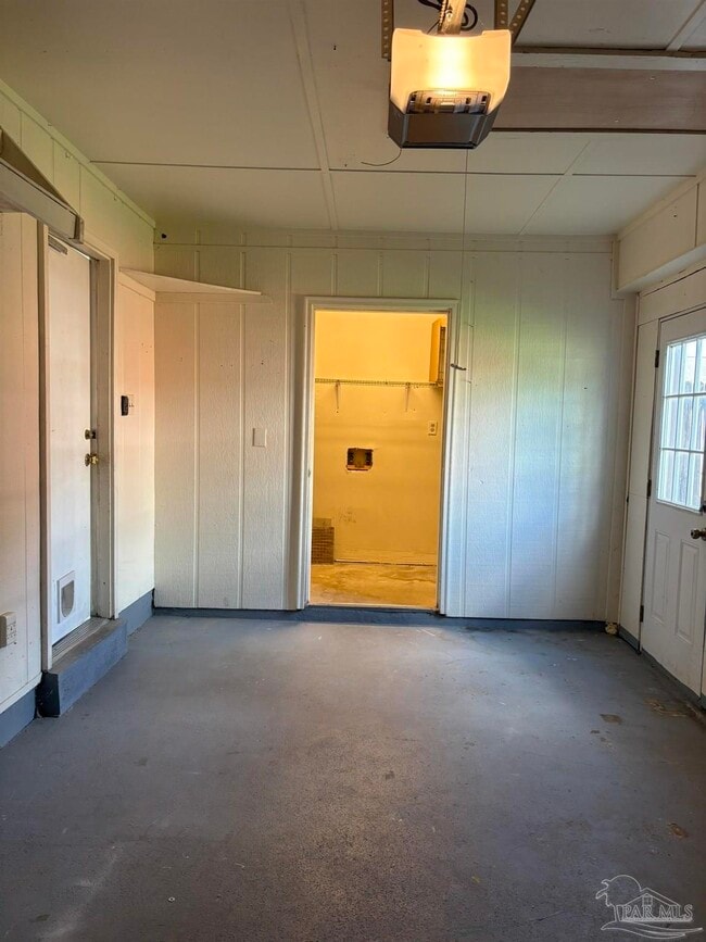 Building Photo - 3255 Maplewood Dr