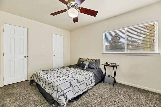 Building Photo - 1802 Whispering Forest Dr