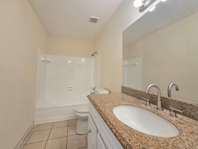 Building Photo - 605 Northlake Blvd