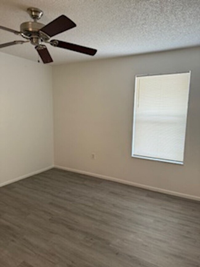 Building Photo - Landing - 974-303