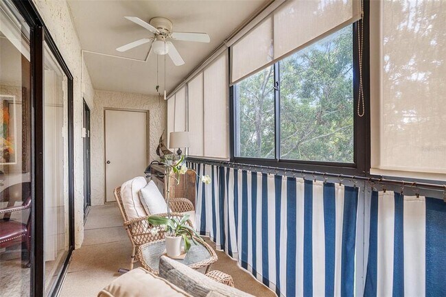 Building Photo - 2800 Cove Cay Dr