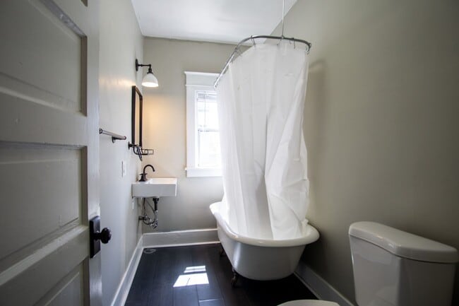 Building Photo - ONE MONTH FREE: St. Johns Cool-Contemporary Studio Ready Now!