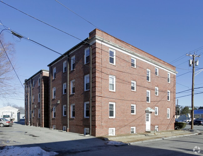 Building Photo - 501 Reservoir Ave