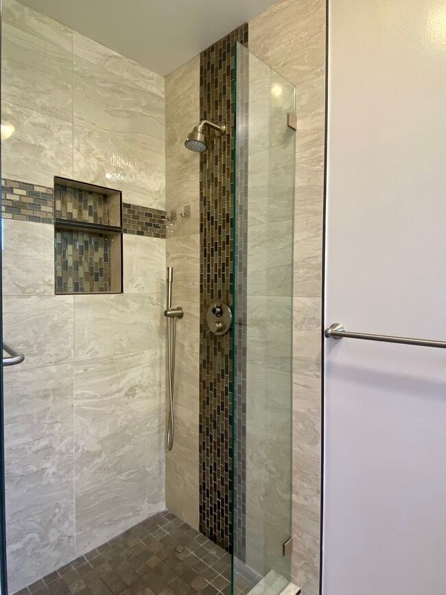 Building Photo - Large updated home located 3.9 Miles from Apple Headquarters, 8.6 miles form Googleplex