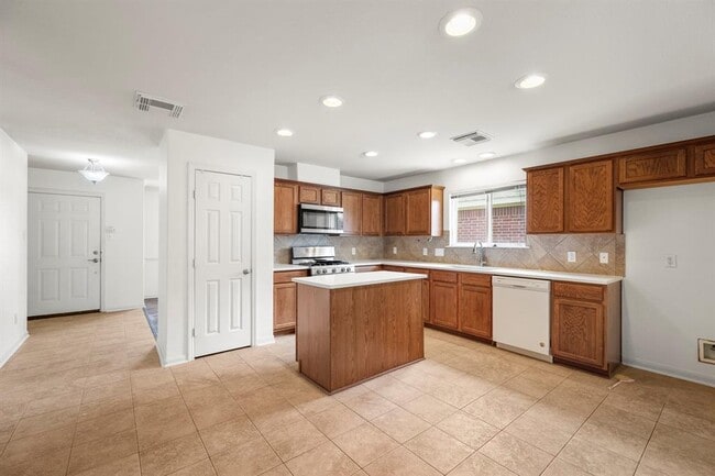 Building Photo - 3211 Falcon Trail Dr