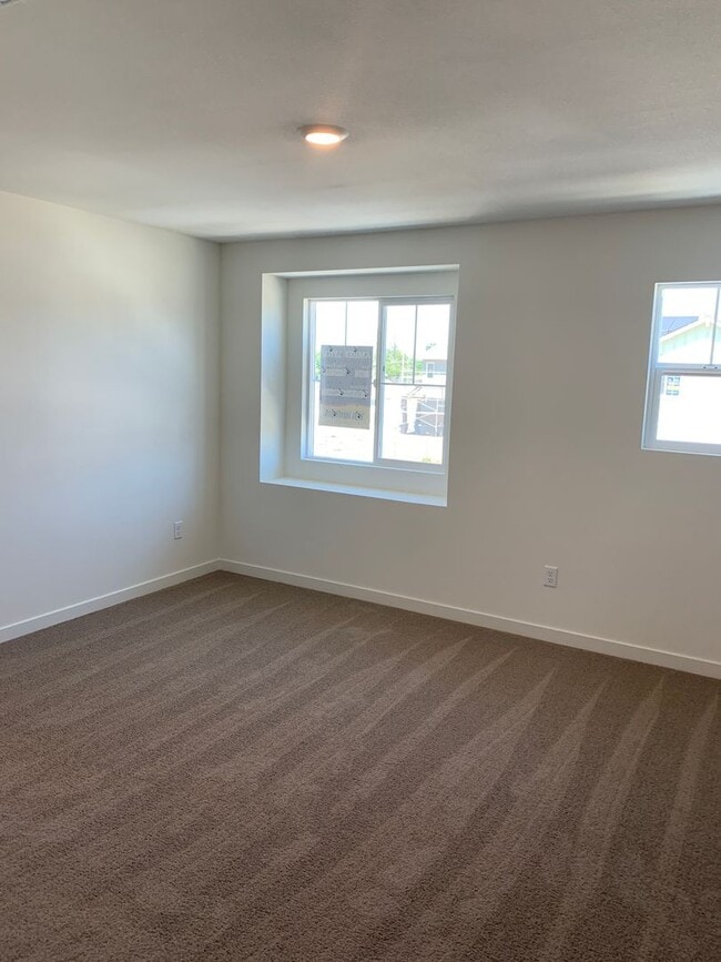 Building Photo - 873 Bertino Pl
