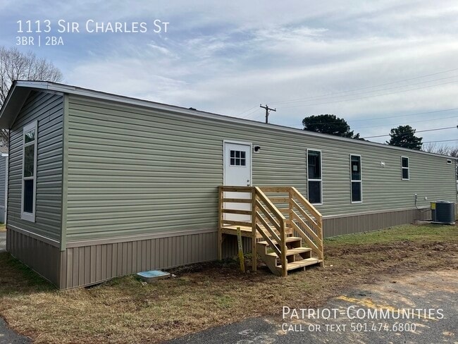 Building Photo - 1113 Sir Charles St