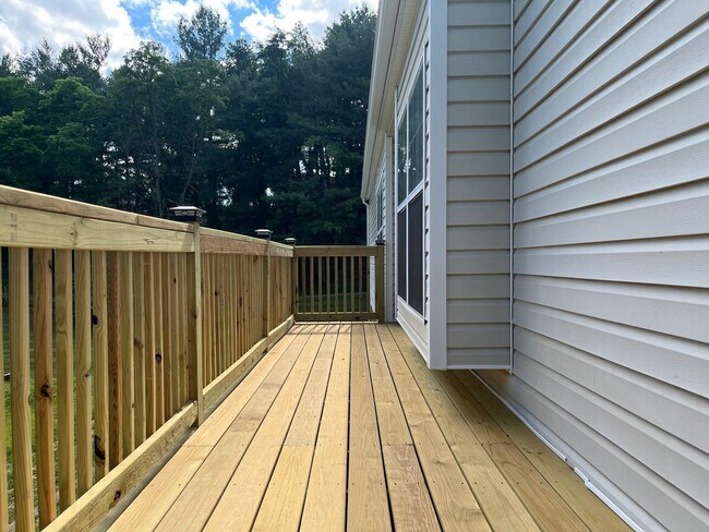 Building Photo - 1680 Sleepy Hollow Rd NW