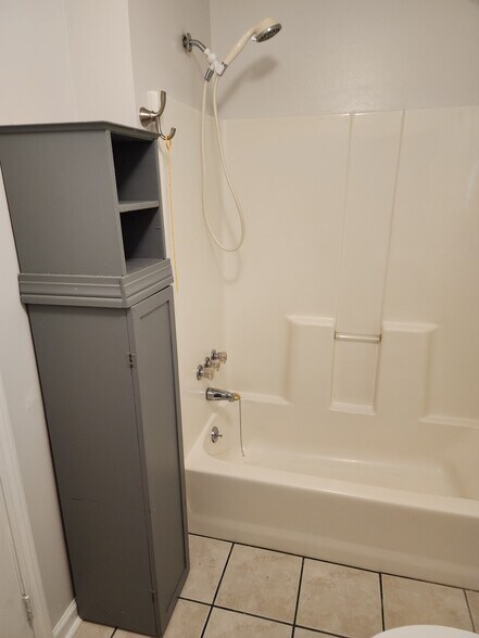 Bath - 430 Avenue K
