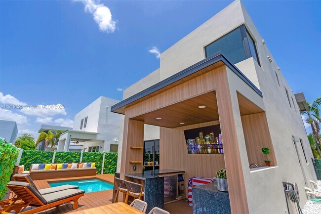 Building Photo - 7534 NW 98th Ave