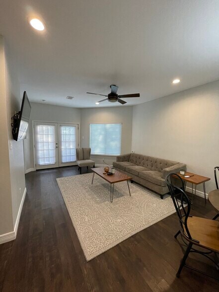 Living room - 5550 Spring Valley Rd
