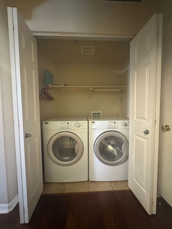 Building Photo - WOW-Factor Alert: Fully Furnished & Remode...