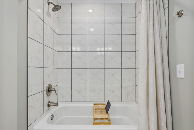 Building Photo - 112 Magnolia Cir