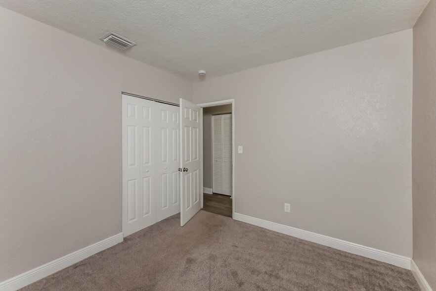 Building Photo - 20255 NE 12th Ave