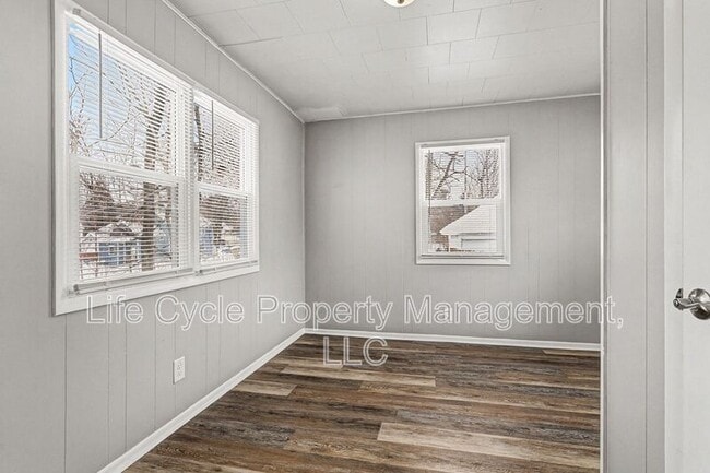 Building Photo - 507 Eastern Ave SE