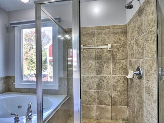 Building Photo - 975 Odessa Dr