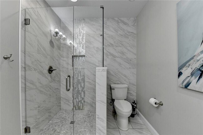 Building Photo - 443 Lakeshore Dr NW