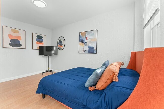 Building Photo - 8 Everett St