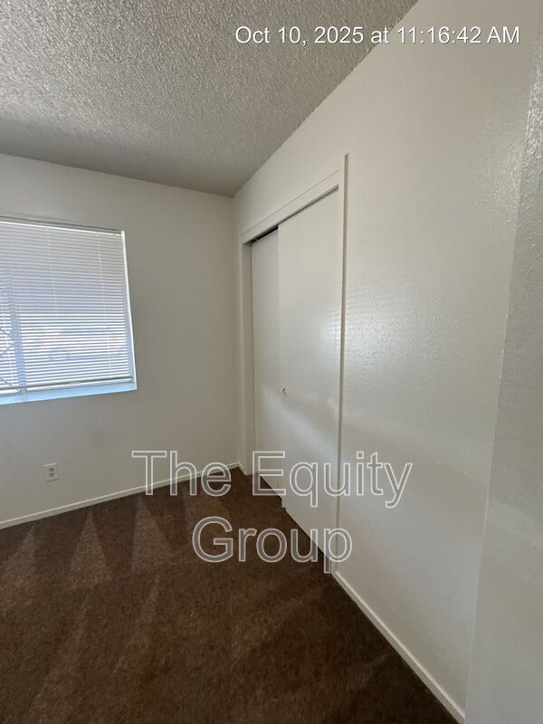 Building Photo - 2837 W Walnut Ave