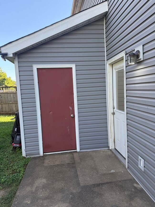 Building Photo - East Ridge Townhome