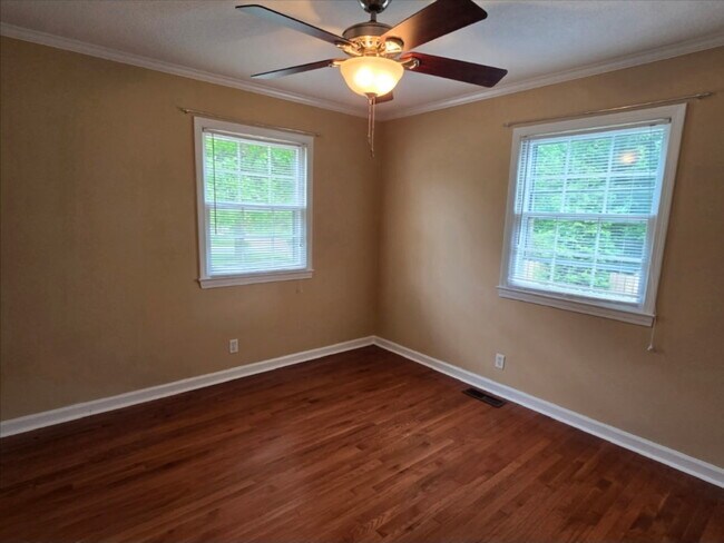 Building Photo - 4680 Forest Manor Dr
