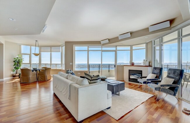 Building Photo - 700 W Harbor Dr